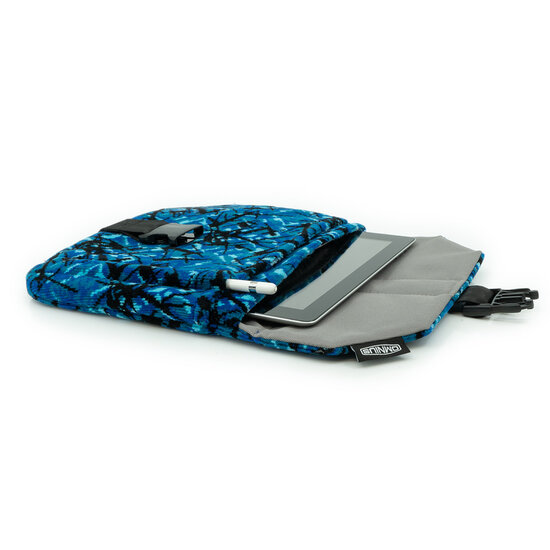 OMNIUS HOUSSE TABLETTE - PELUCHE BLEUE - FERMETURE &Agrave; CLIP
